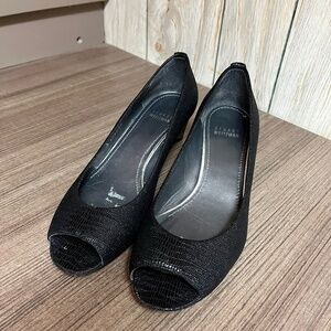 Stuart Weitzman textured peep toe pumps shoes, size 7.5